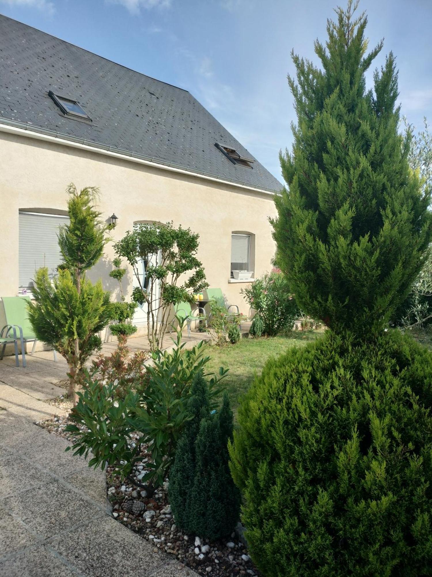 Un Studio Avec Une Entree Independante Thilouze Buitenkant foto